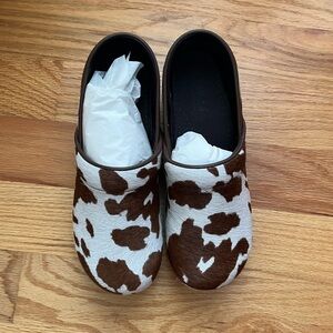 Sanita cow print fur professional clogs size 42 - new in box